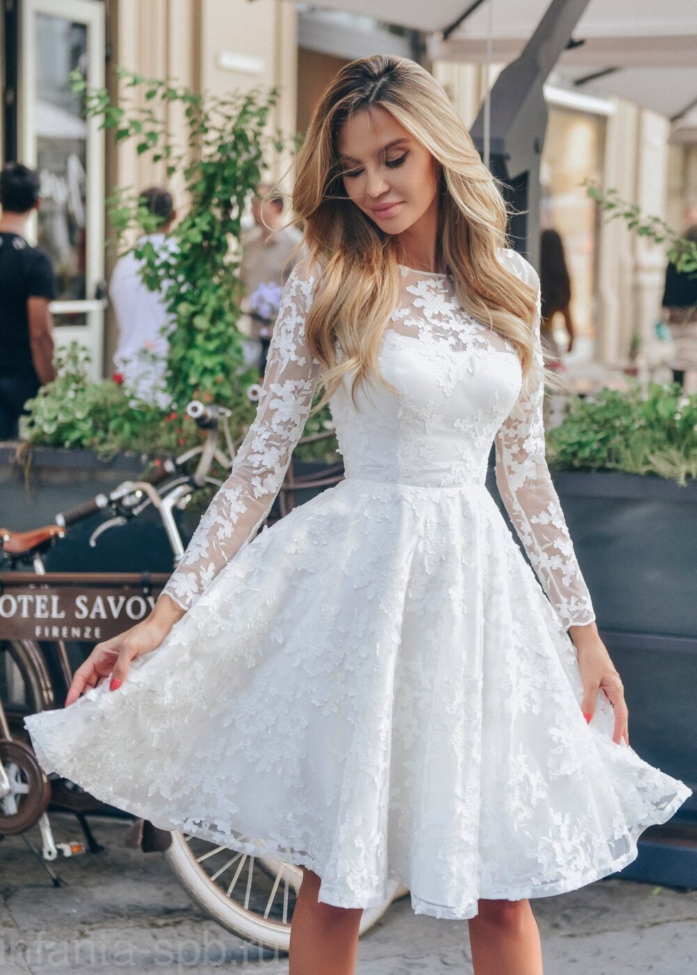 Белое платье