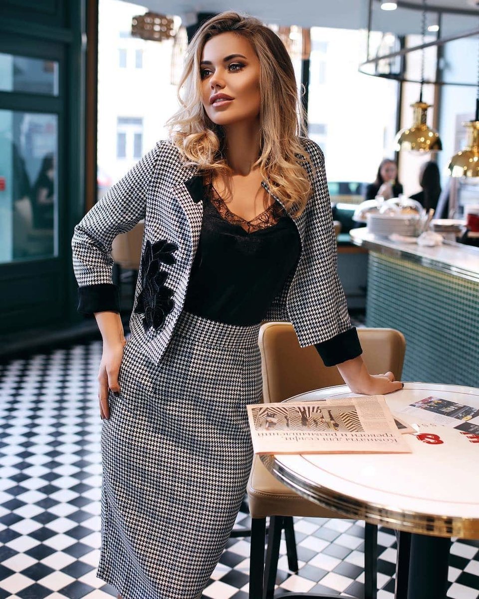 Стильное брендовое платье