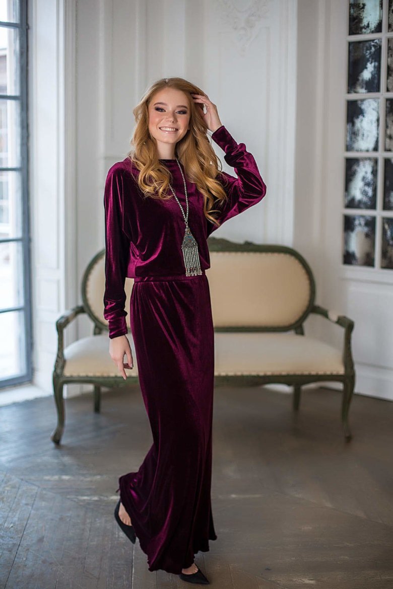 Красная бархатная юбка