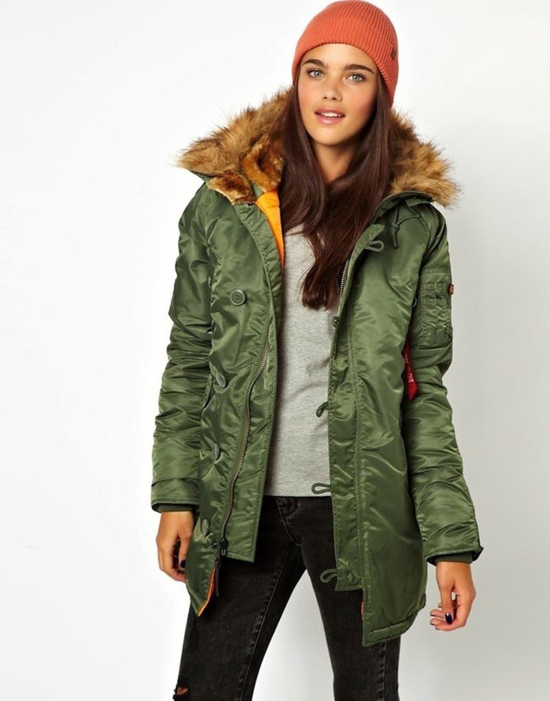 Шапка к куртке цвета хаки