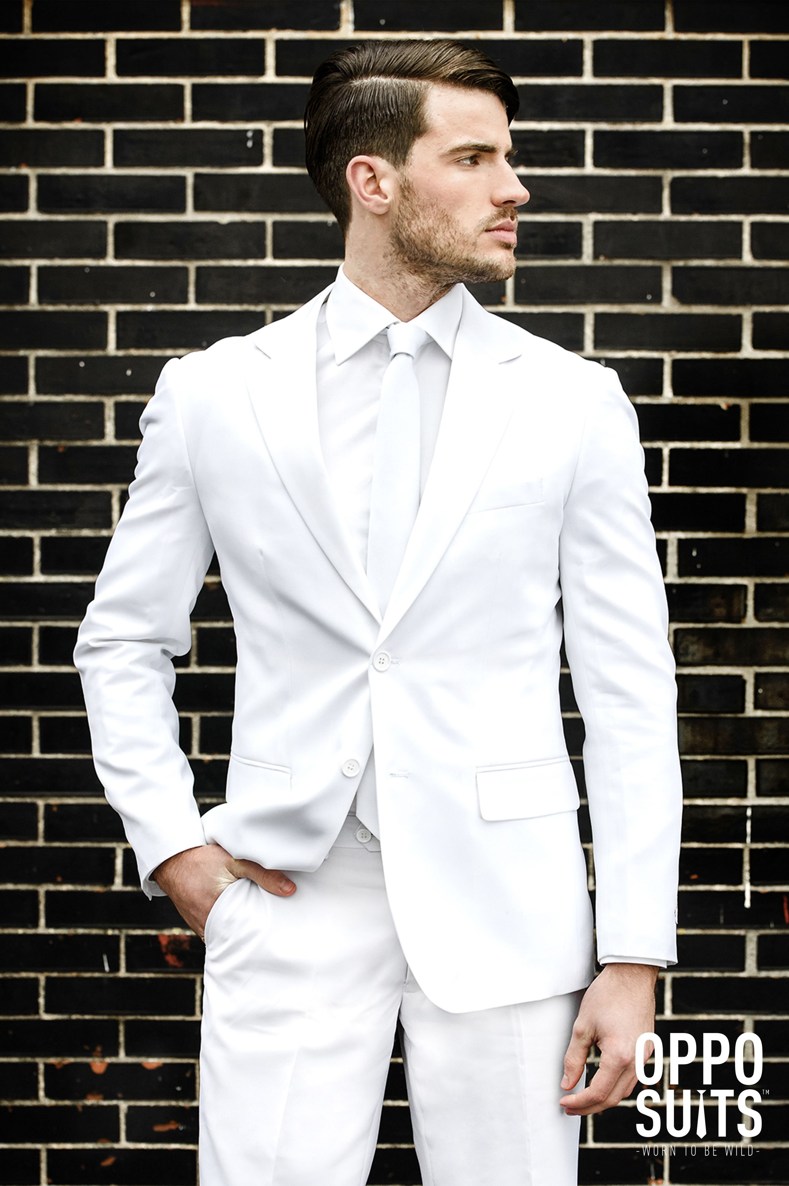 Свадебный костюм мужской белый