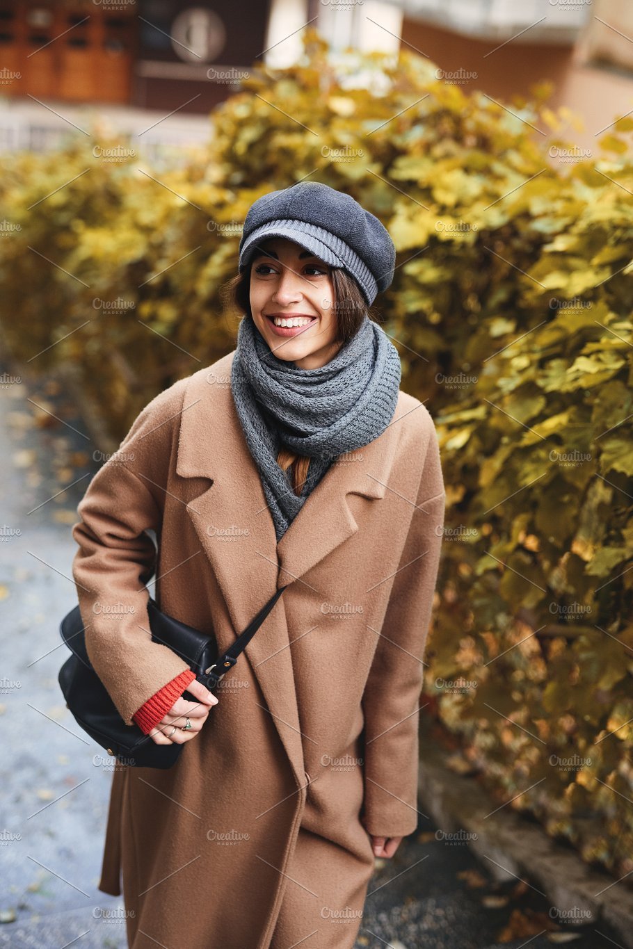 Шапка к бежевому пальто