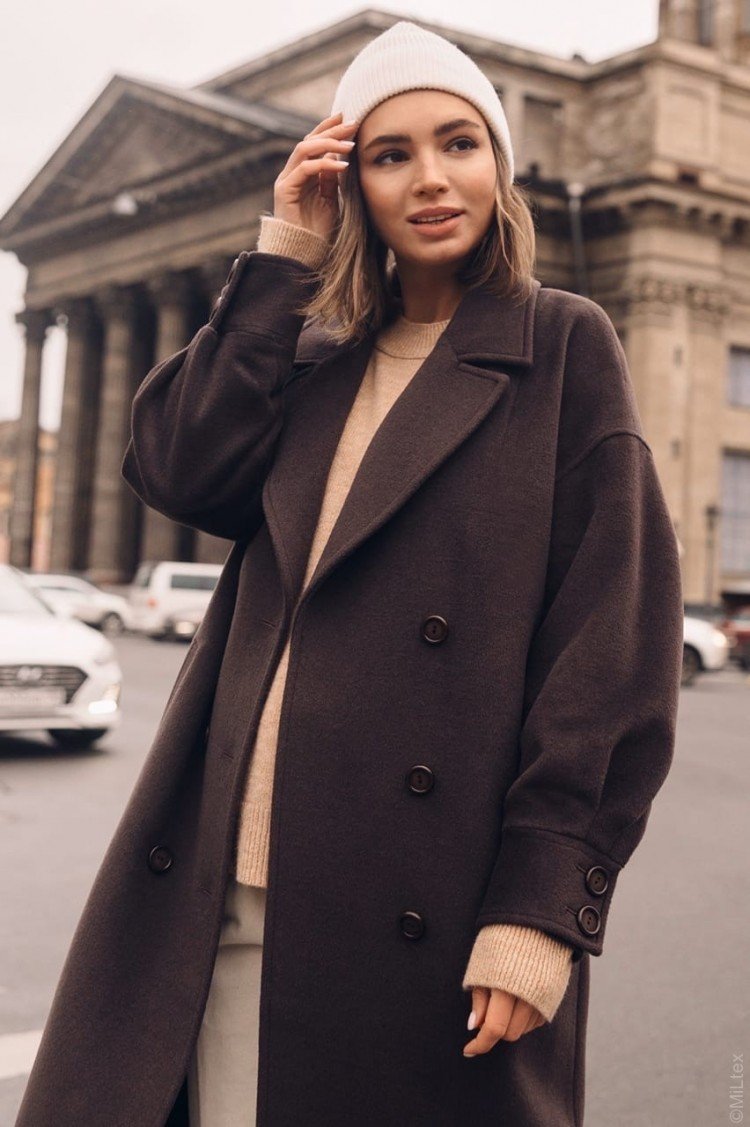 Бежево серое пальто