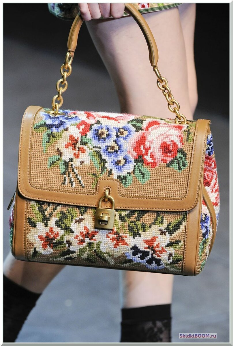 Сумочка Дольче Габбана с вышивкой