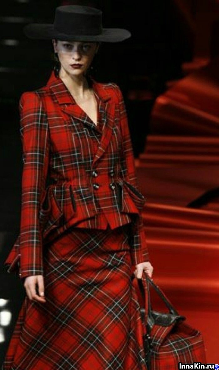 Зои Дешанель в полный рост