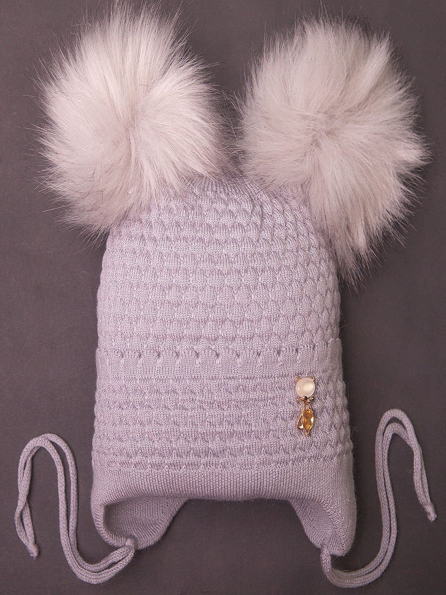 Шапка с двумя помпонами