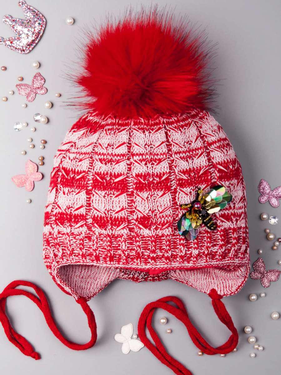 Вязаная бабушкой шапка