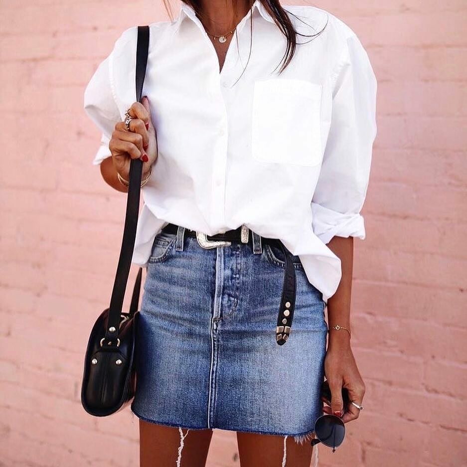 Джинсовая юбка карандаш с кедами