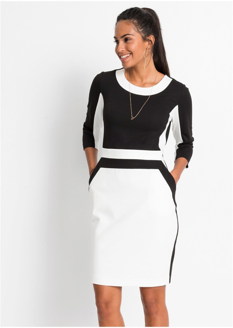 Чёрное платье с рукавами фонариками