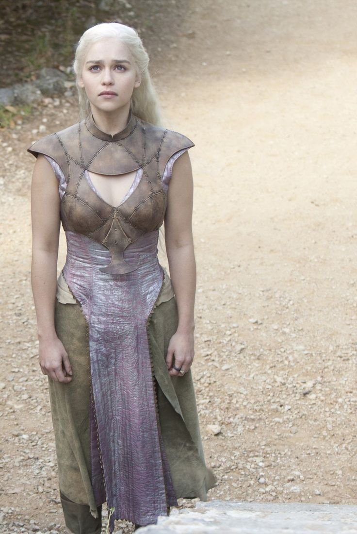 Дейенерис Таргариен босиком