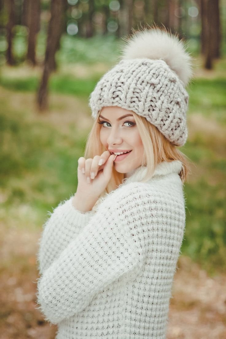 Шапки вязаные в карусели