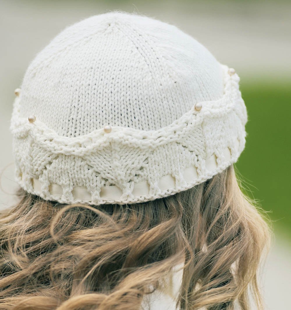 Белая шапка и шарф