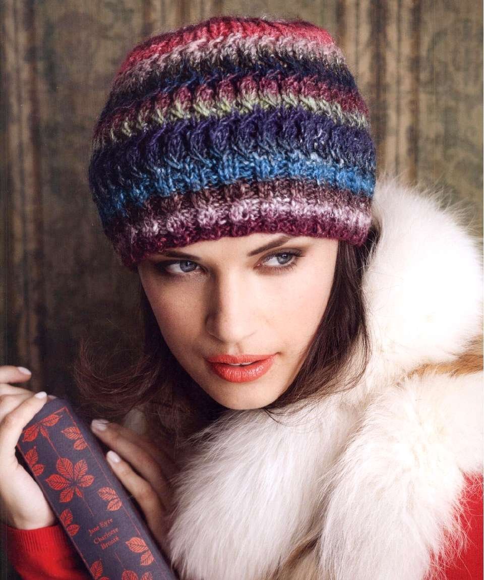 Шапки из многоцветной пряжи
