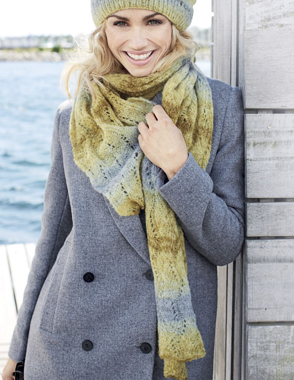 Вязаные шапки из секционной пряжи спицами