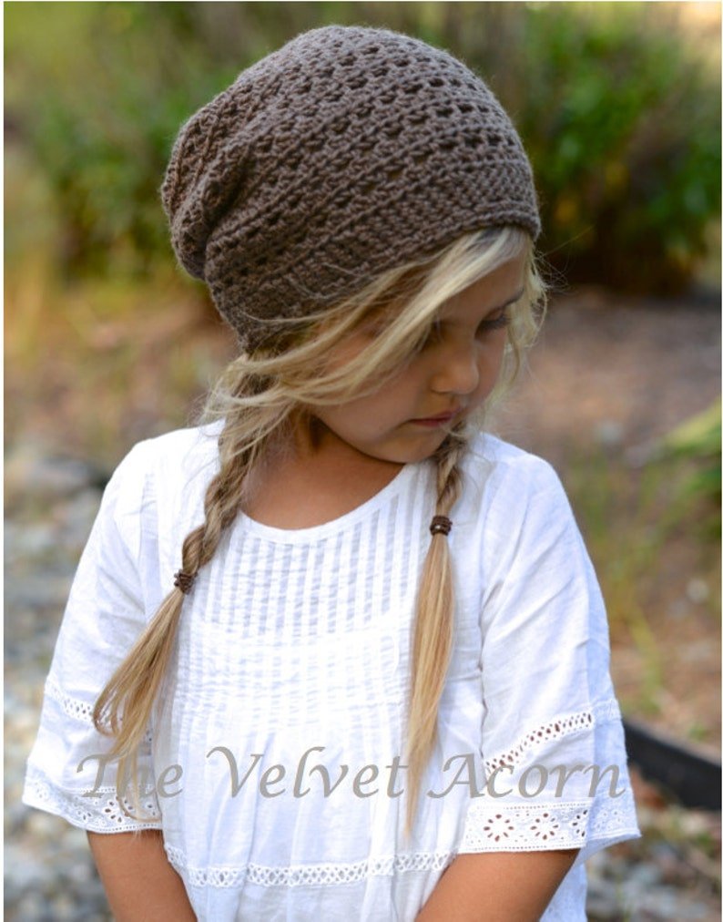 Стильные шапочки для девочек лето
