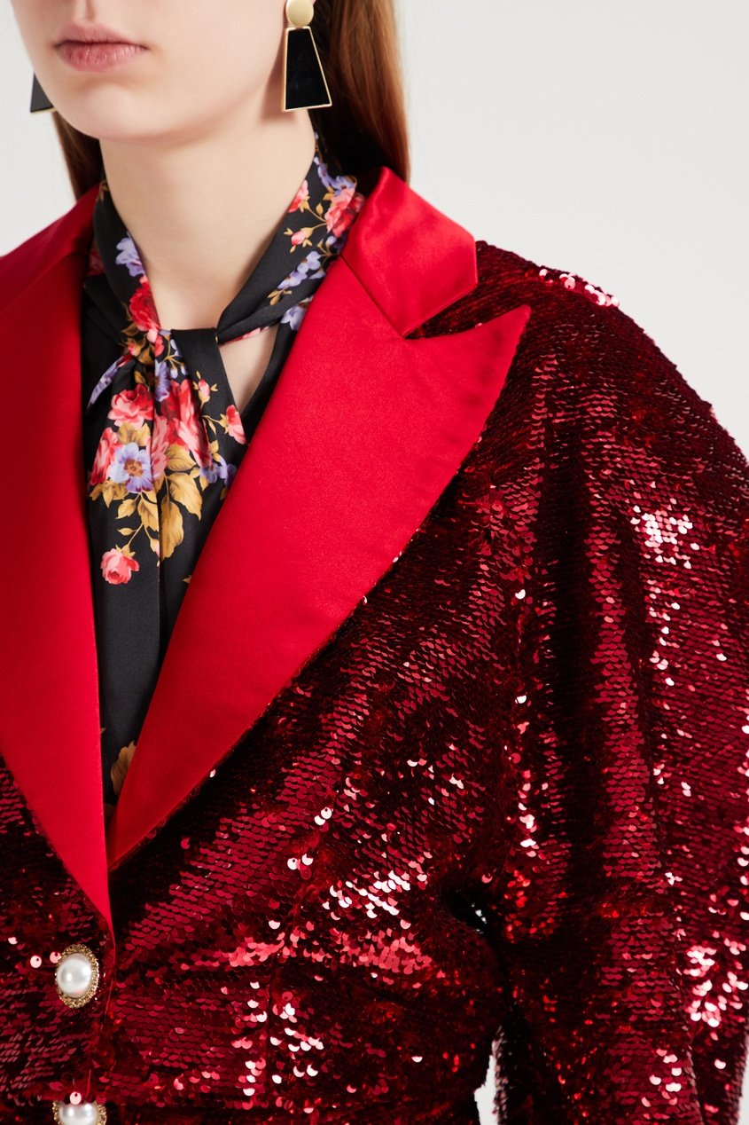 Костюм с пайетками