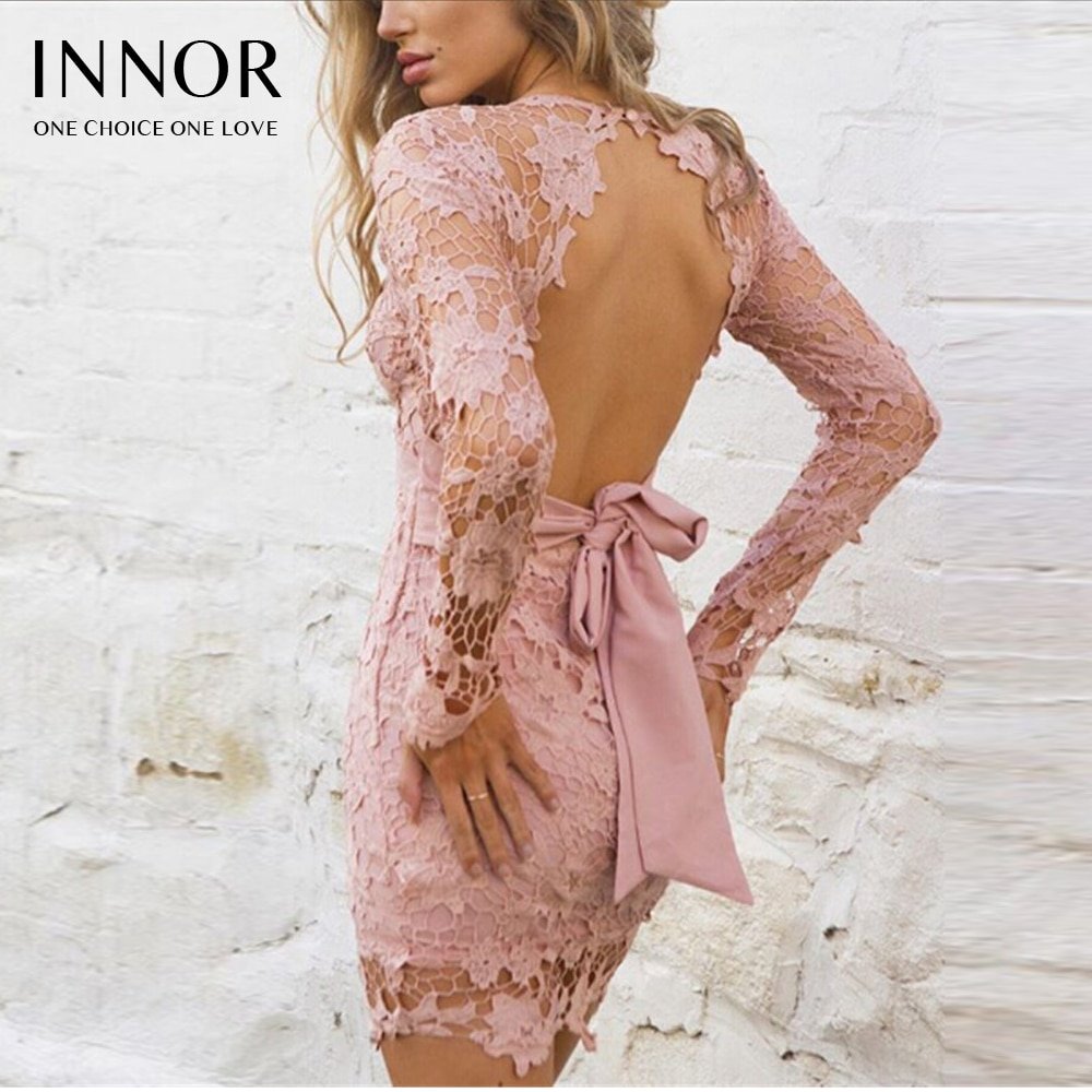 Платье с кружевной отделкой