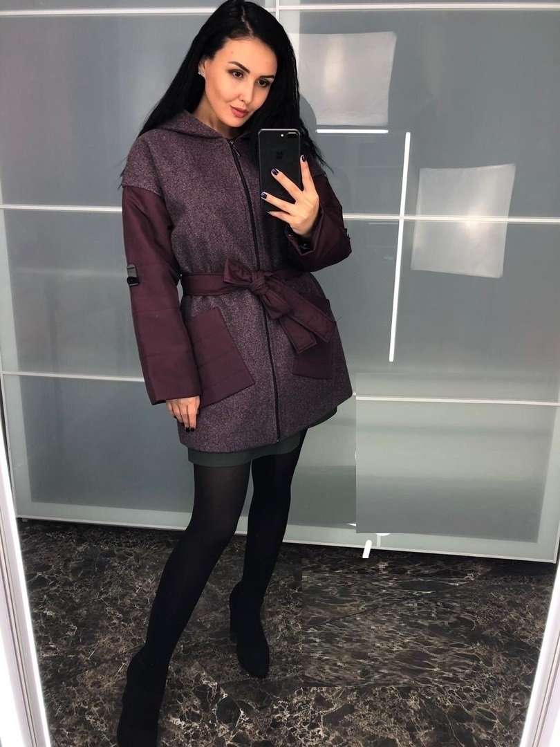 Девушка в пальто