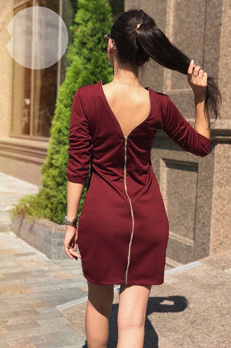 Платье с молнией на спине