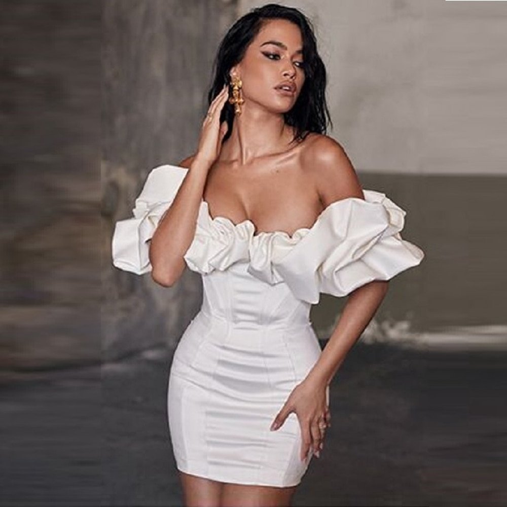 Вечернее платье футляр с декольте