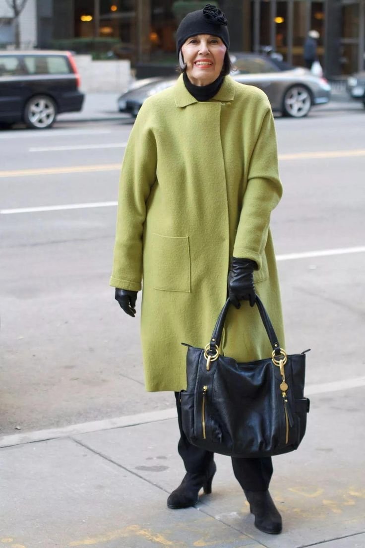 Модные пальто для пожилых женщин