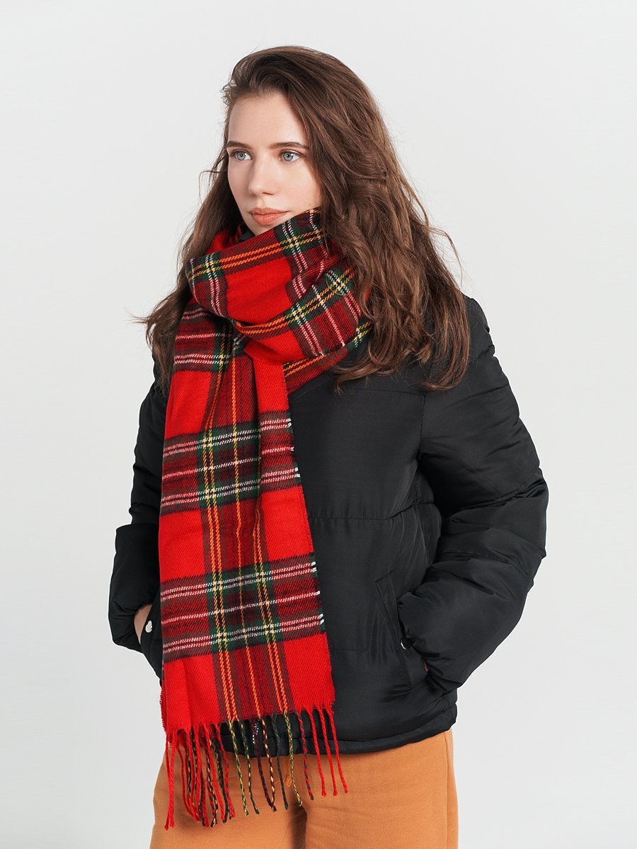 Серое пальто с красным