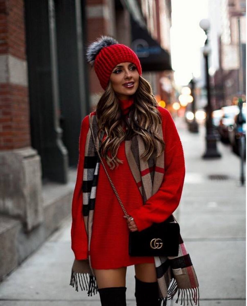 Шарф под красное пальто