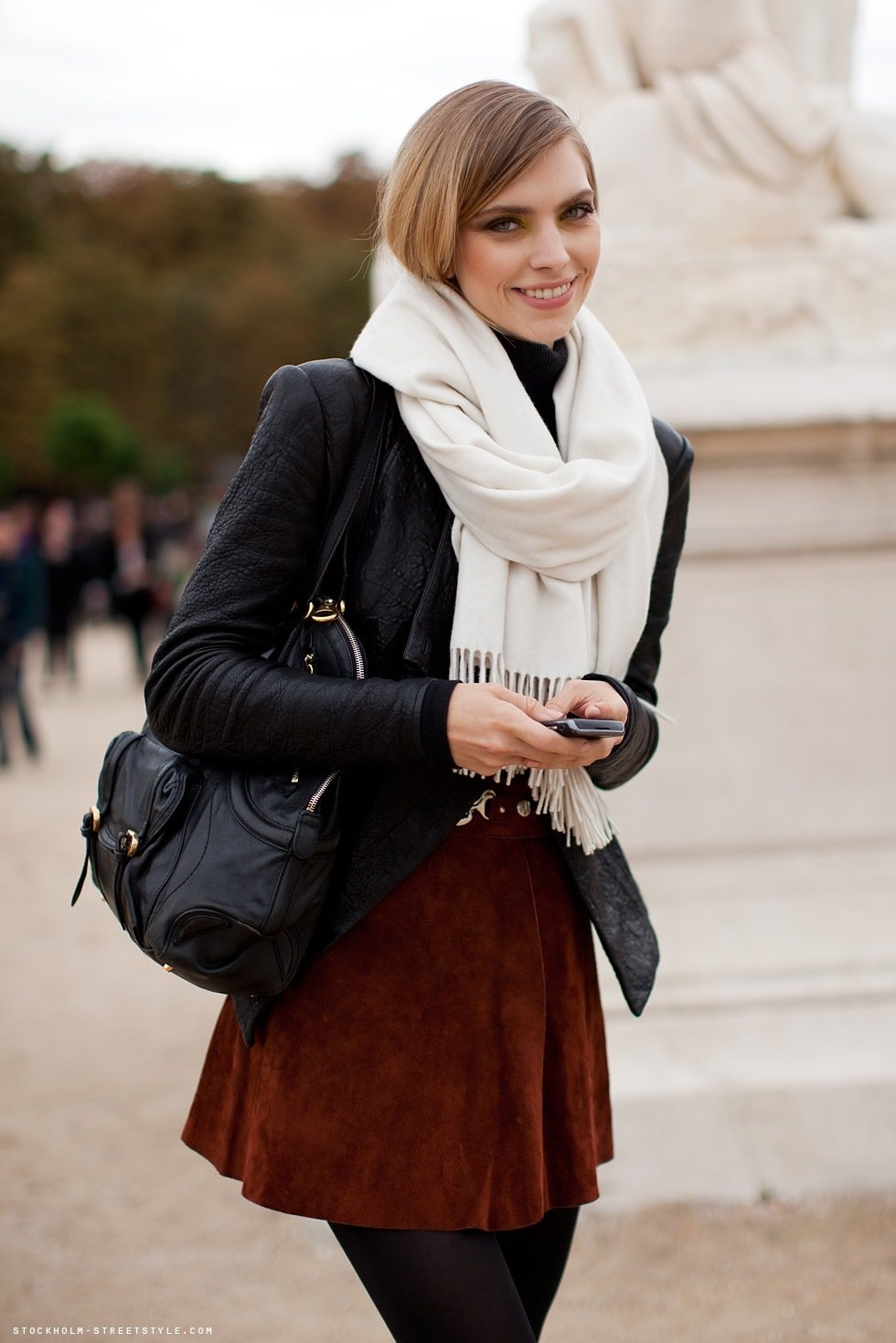 Шарф с кожаной курткой