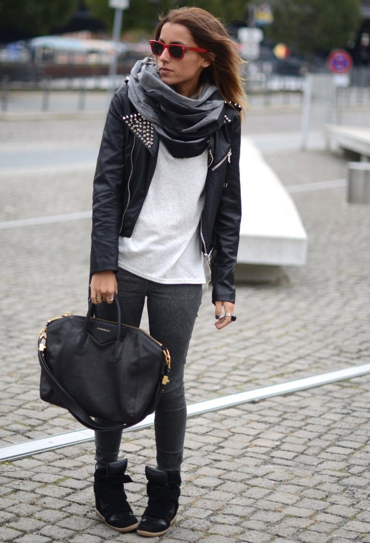 Дженнифер Энистон шарфы