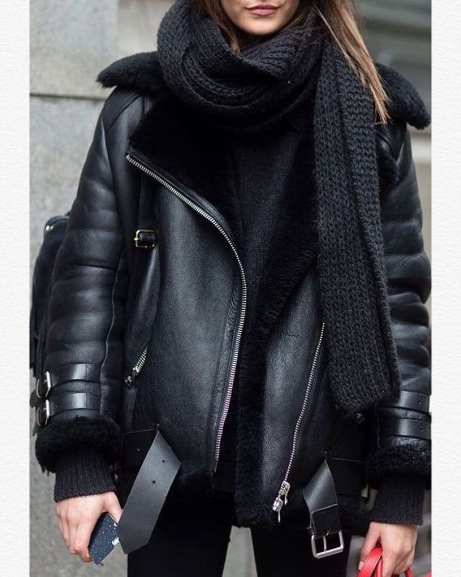 Блейк Лайвли в пальто