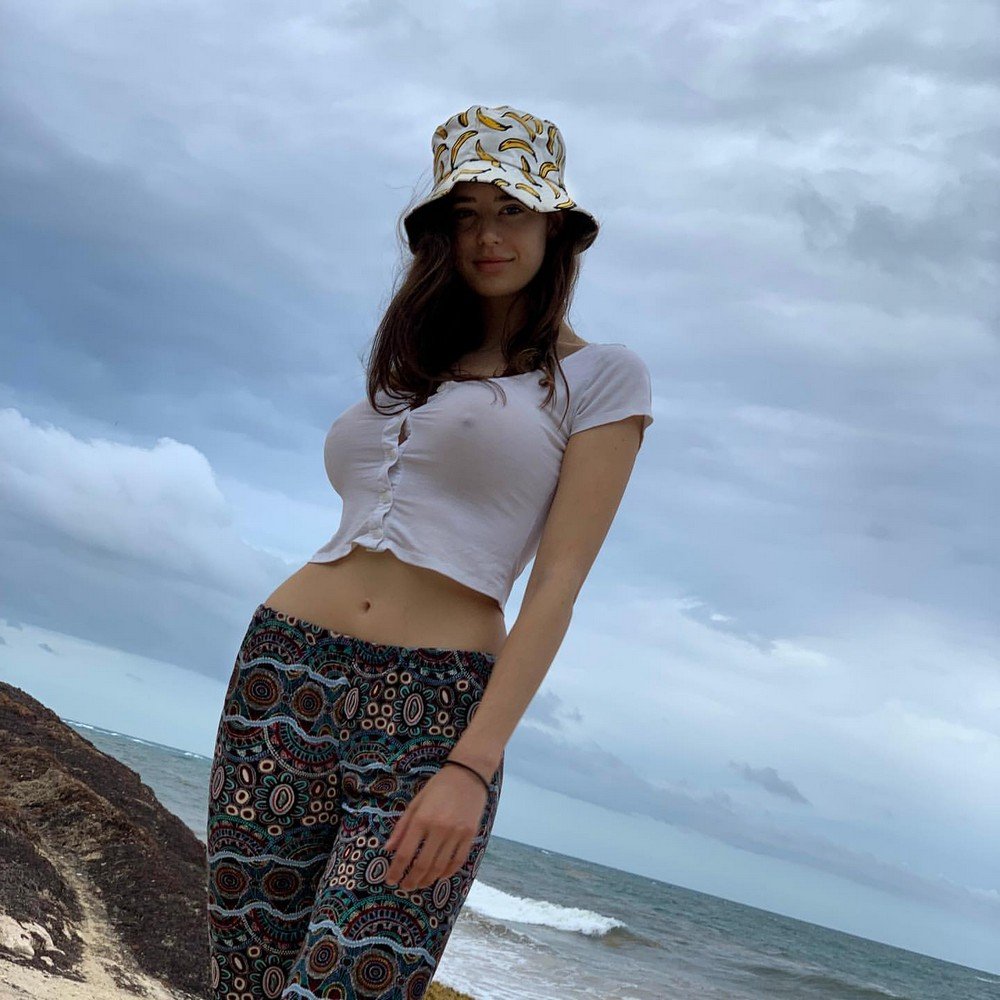 Арианни Селесте декольте