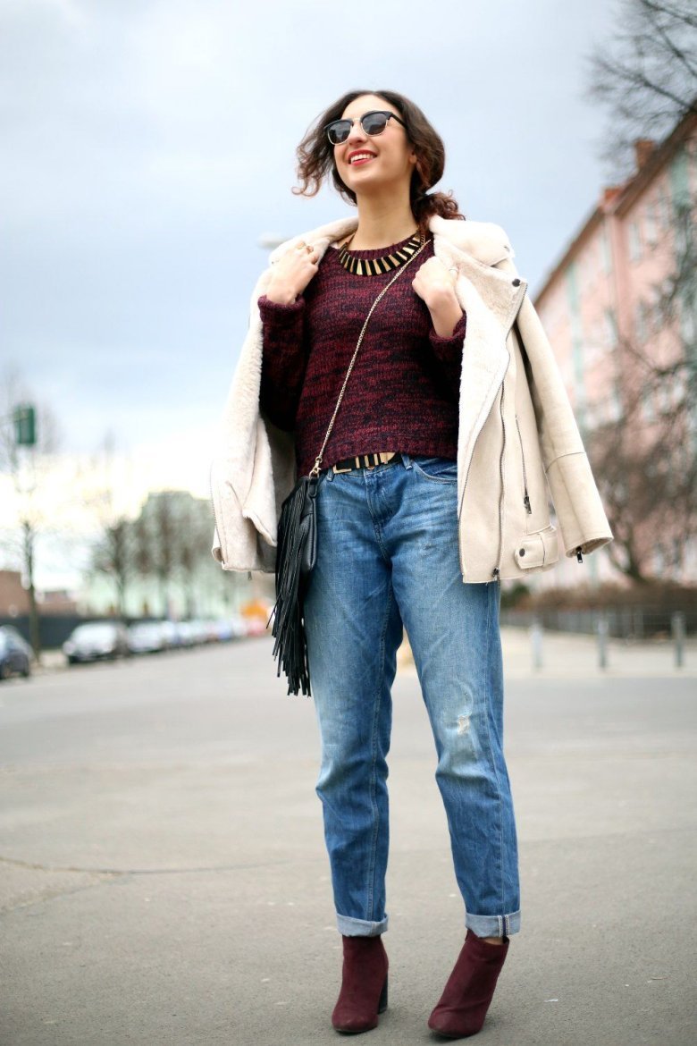 Ботинки челси с джинсами мом