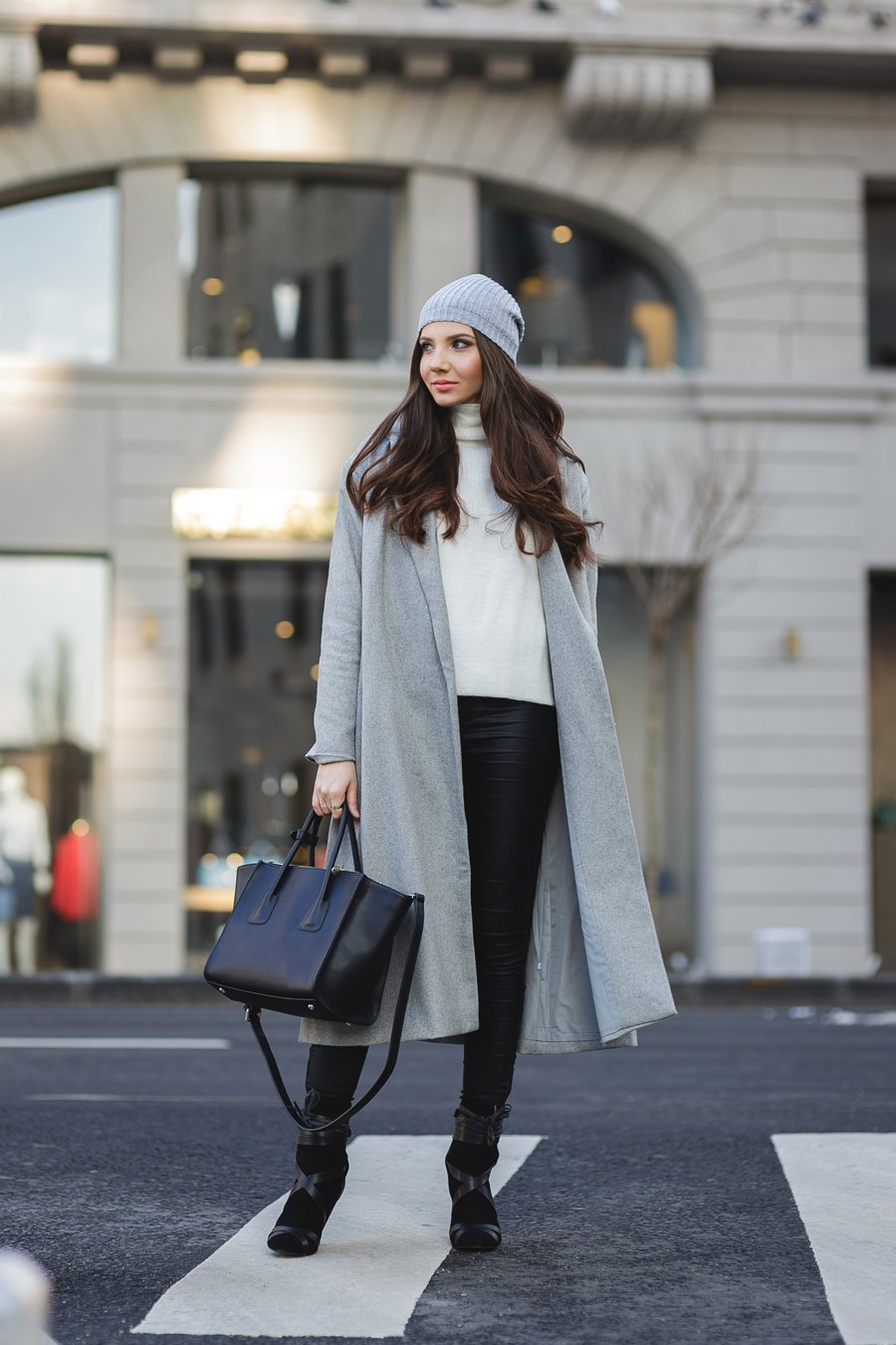 Модные шапки под пальто