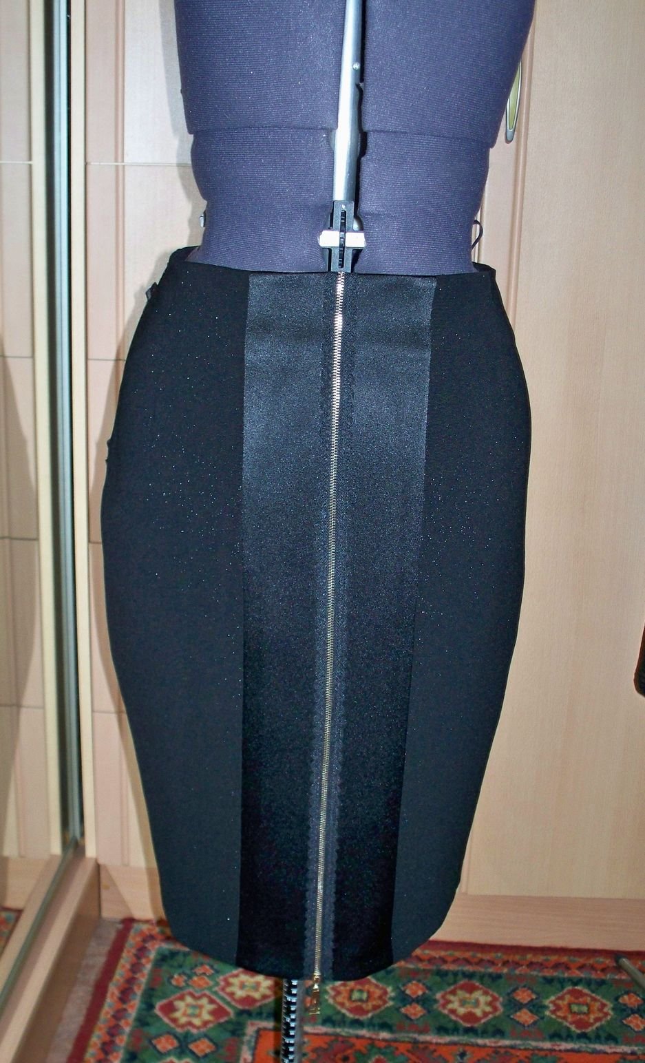 Платье девочки с молнией на спине