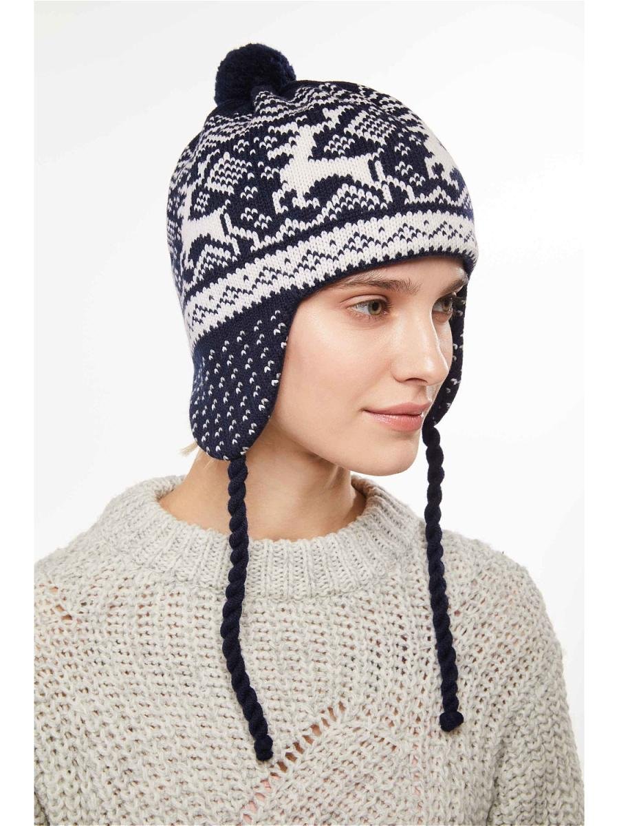 Скандинавская вязаная шапка с кисточками