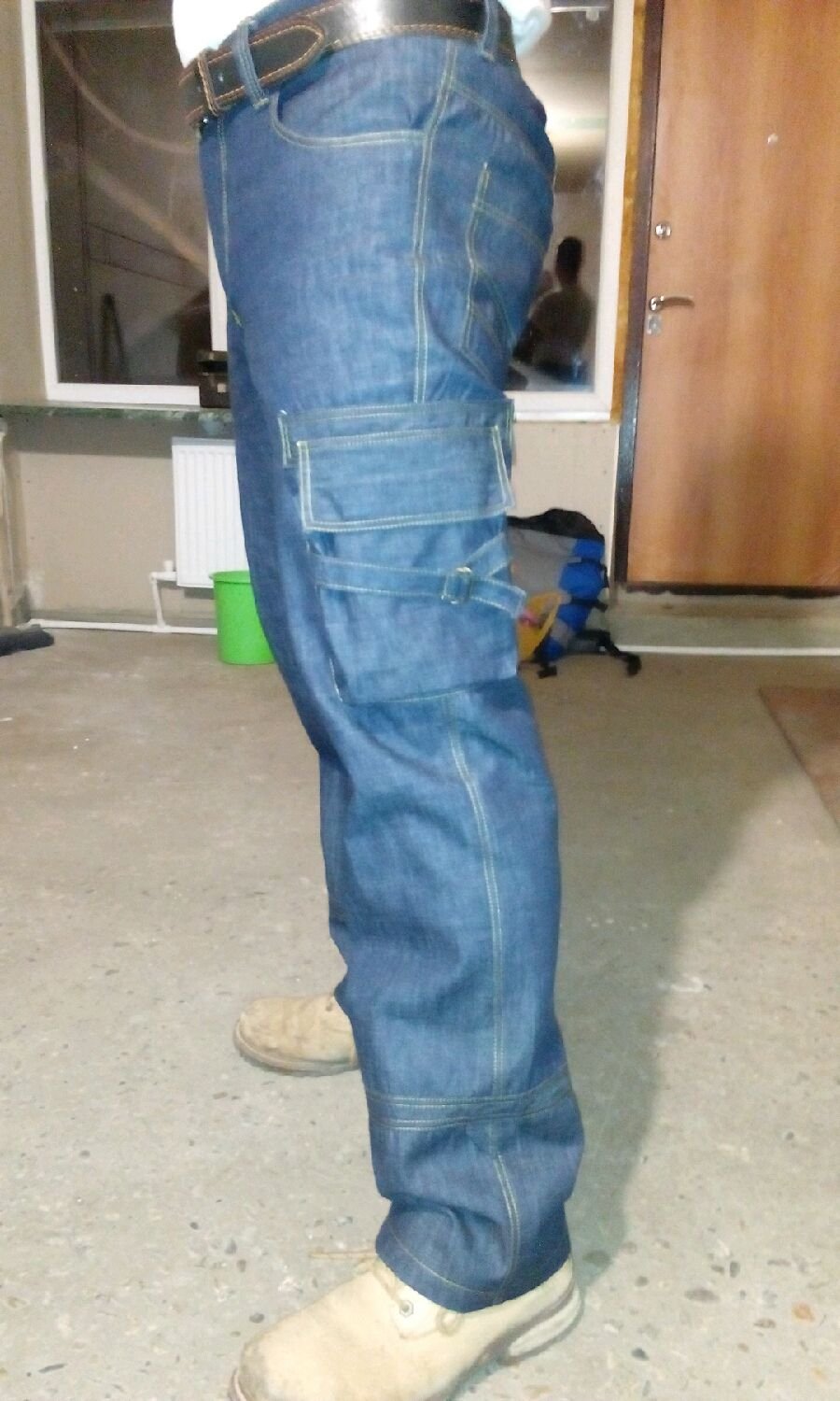 Джинсы с карманами хулиганами накладными