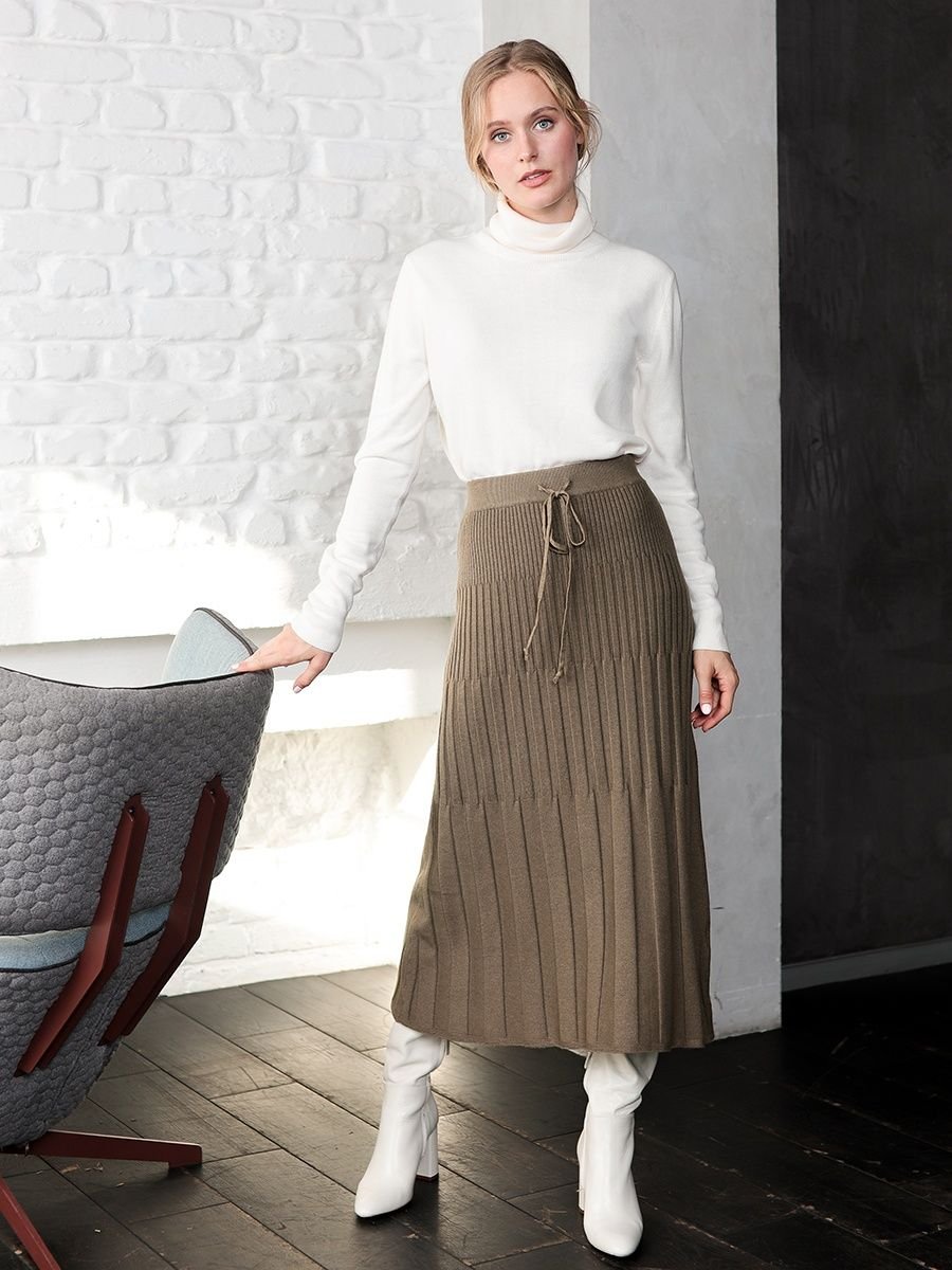 Чёрная вязаная юбка миди