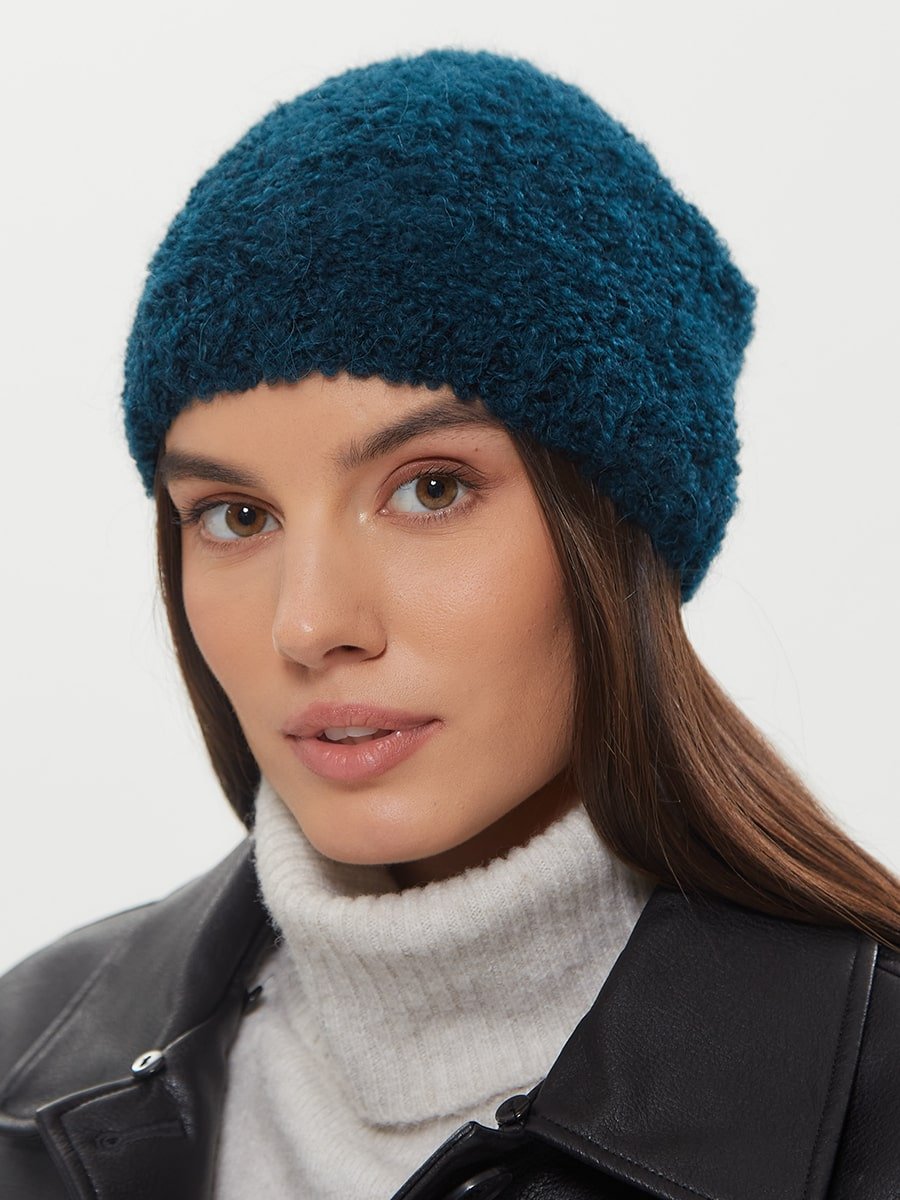 Альпака в шапке