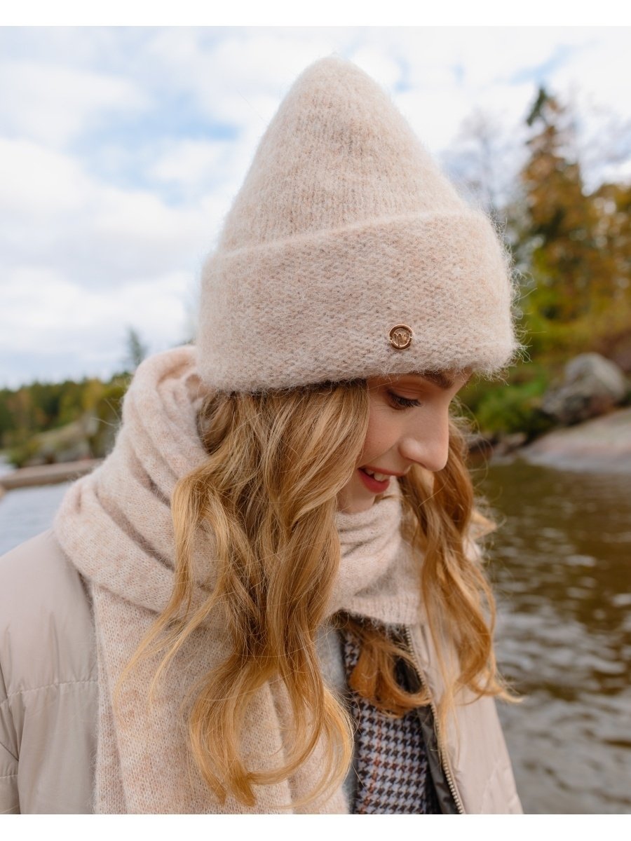 Вязаные шапки из альпаки