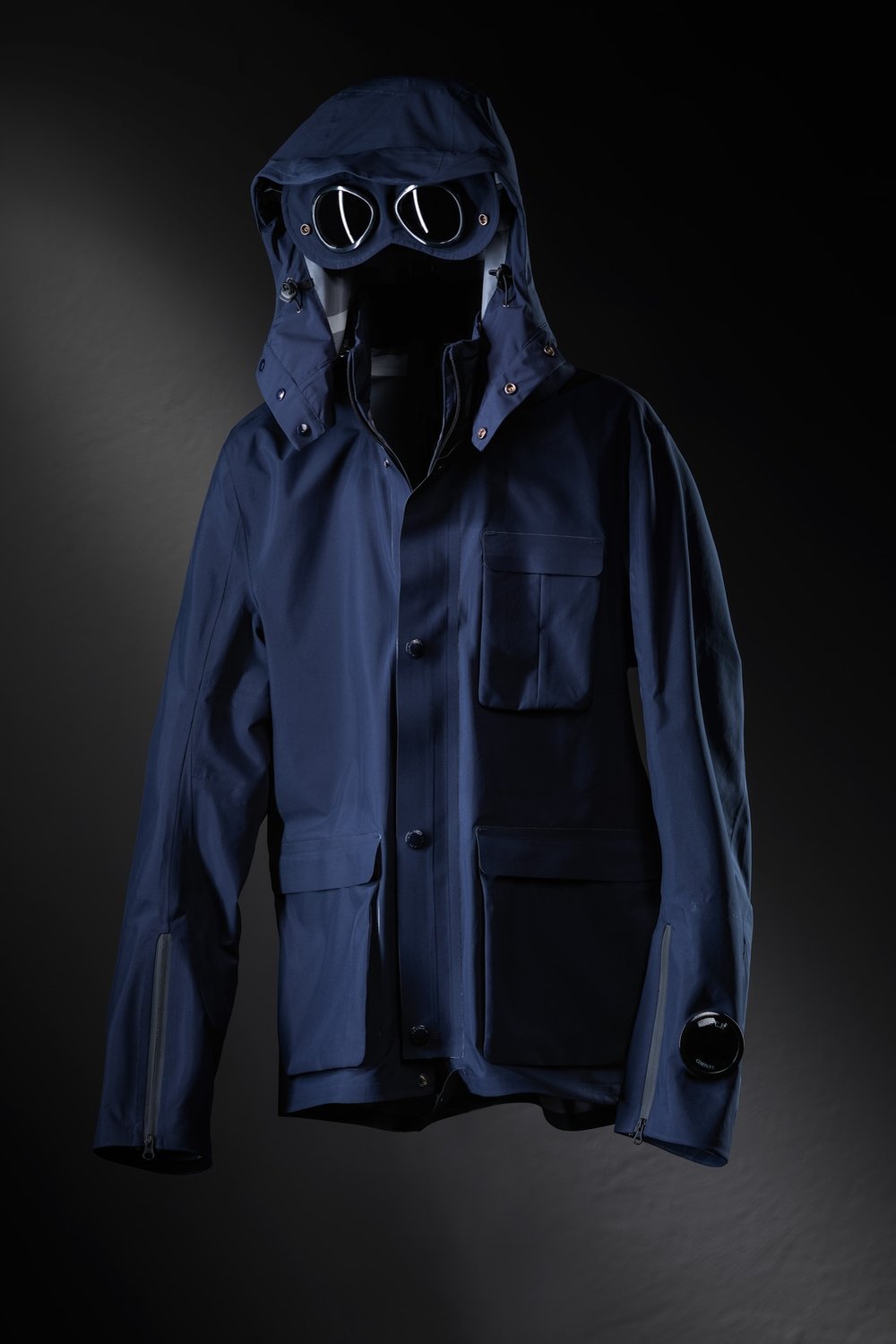 Ветровка c.p Company с линзами 3000 рублей