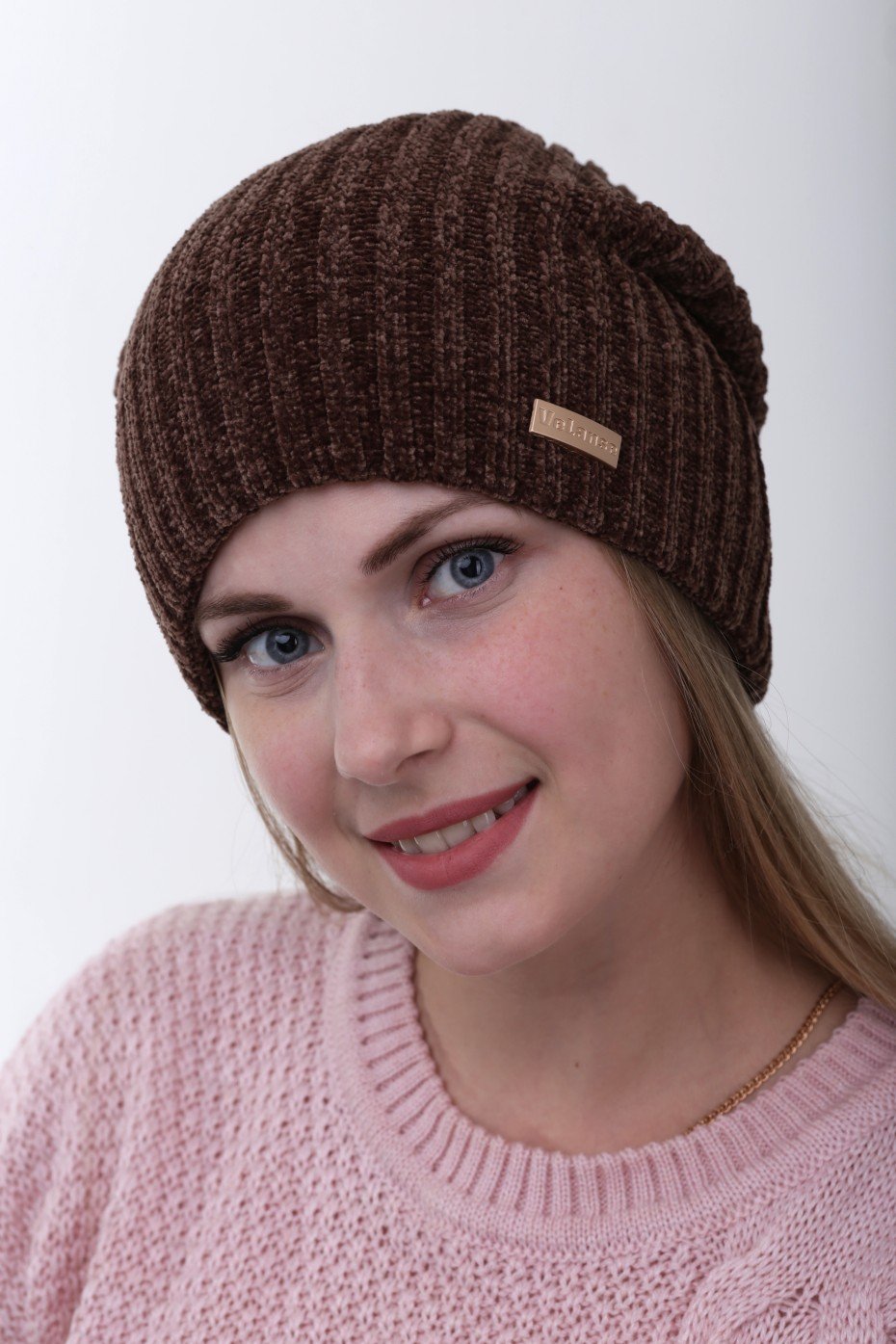 Шапка из велюровой пряжи