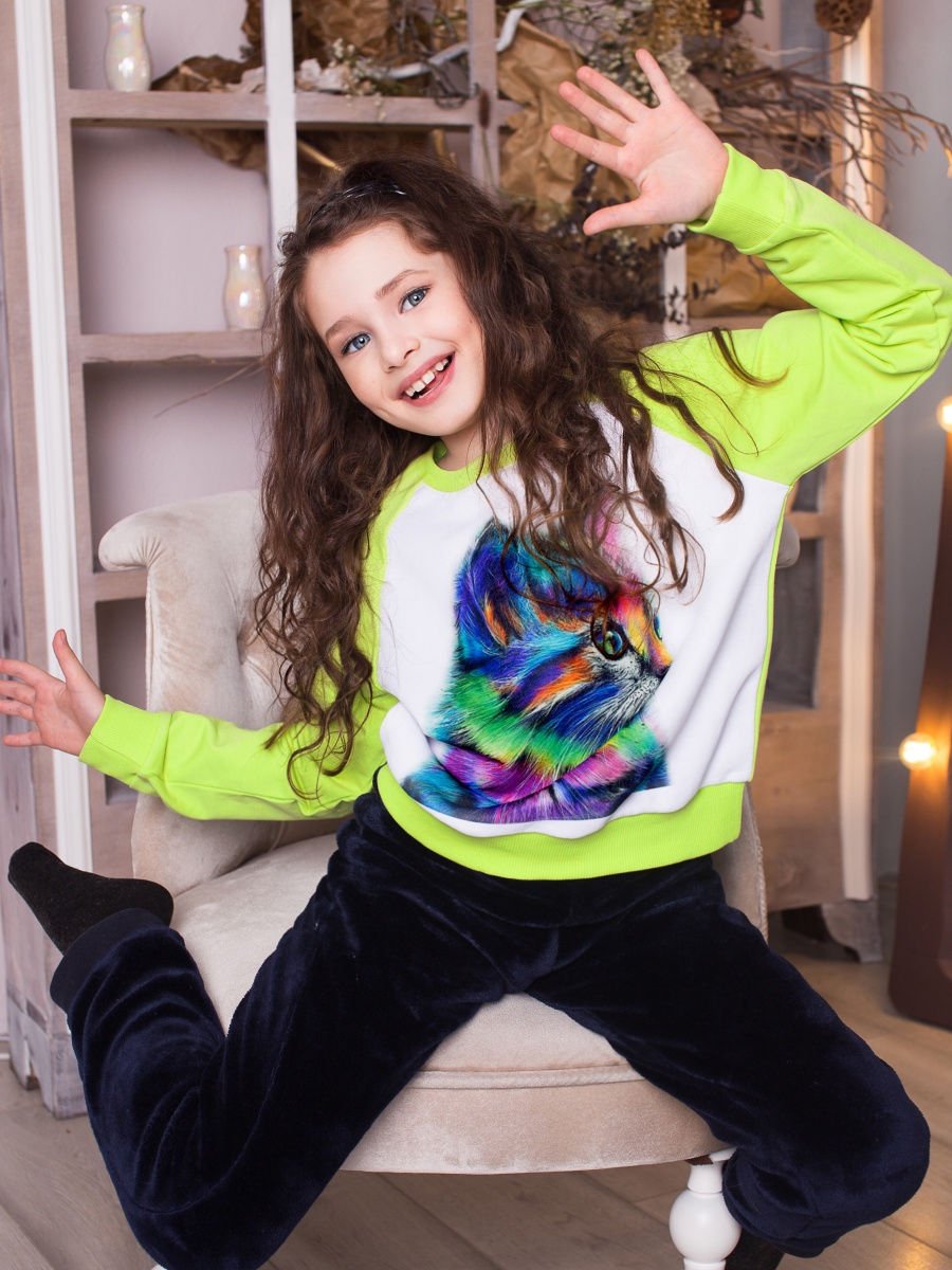 Девушки в толстовках на аву