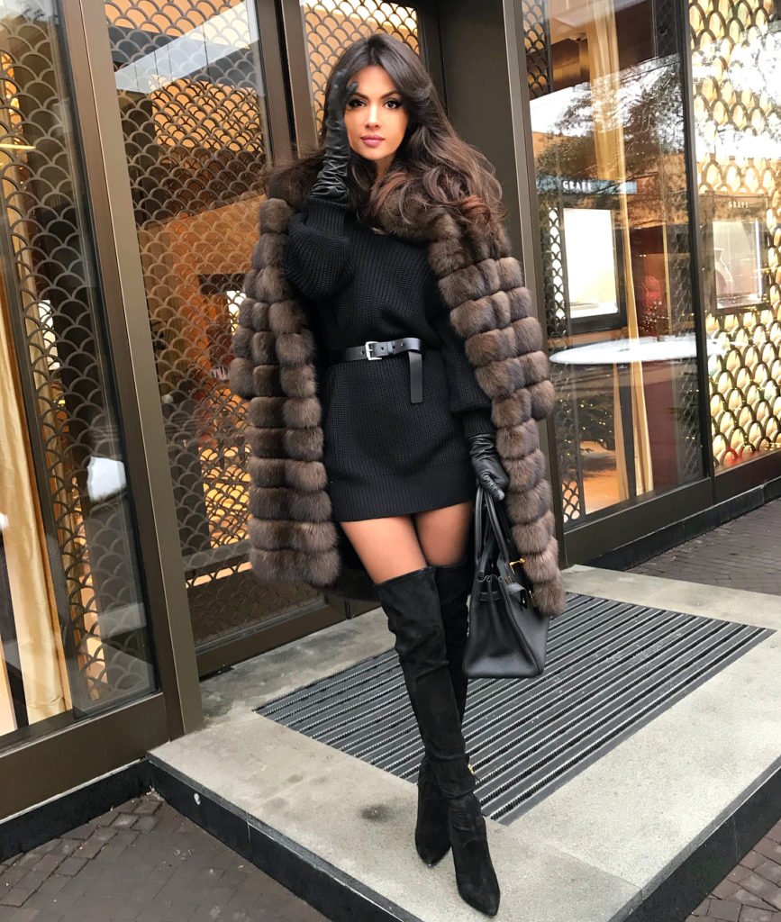 Куртка жилет из экокожи с мехом песца