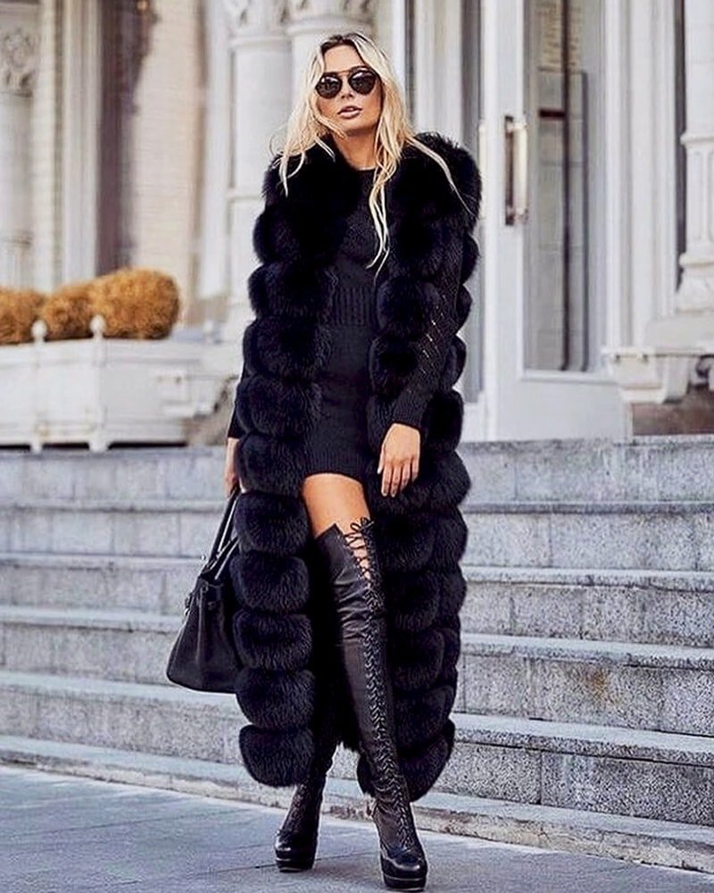 Шуба норковая с длинными перчатками