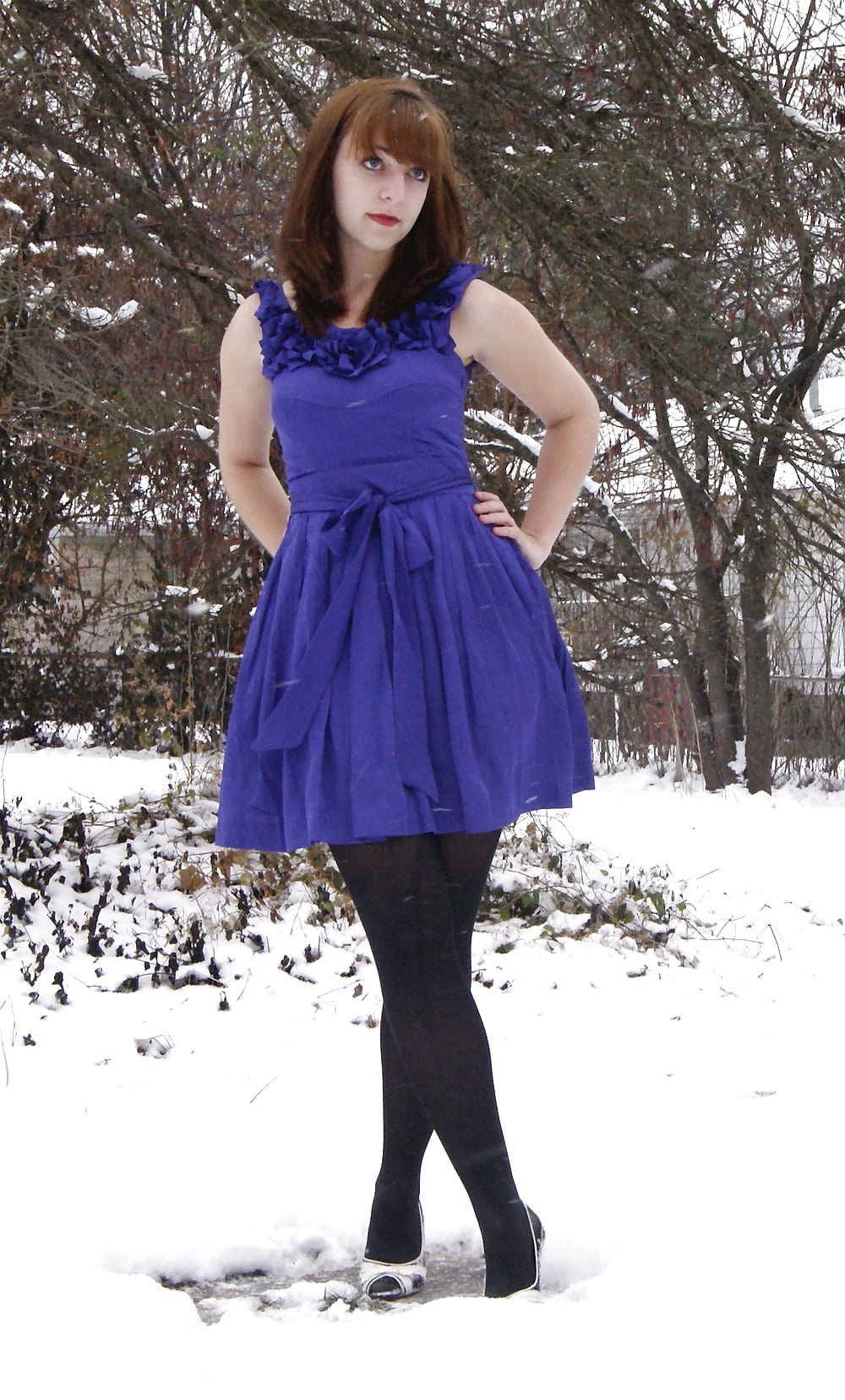 Виктория Боня в синем платье