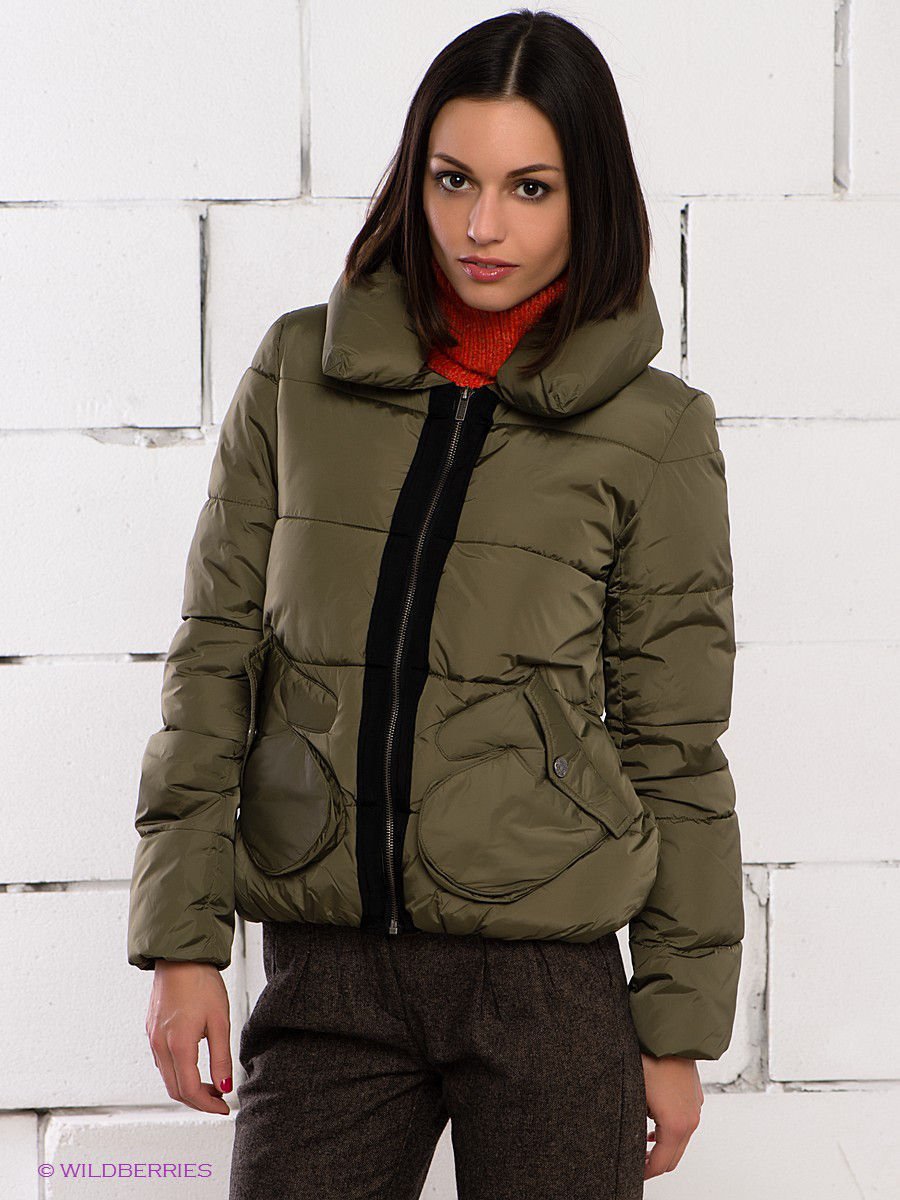Широкие короткие пуховики
