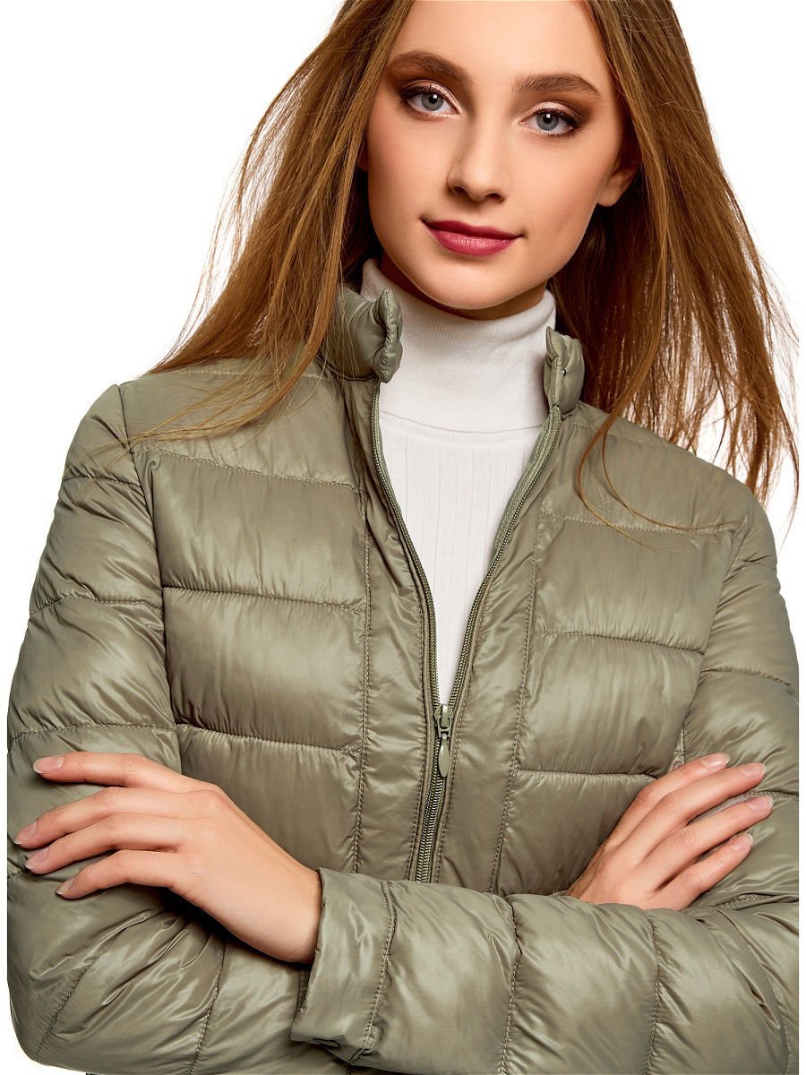 Оливковая куртка в стиле милитари