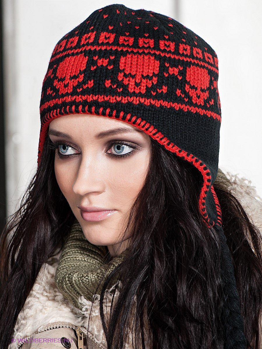 Шапка с помпоном женская