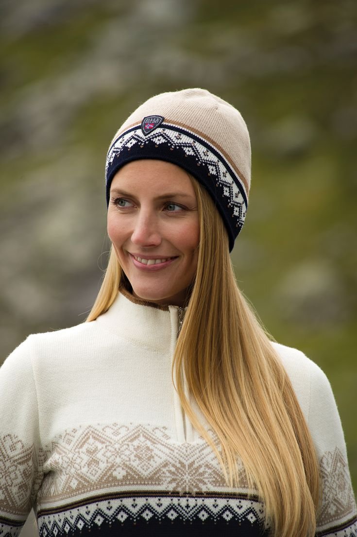 Шапка в скандинавском стиле