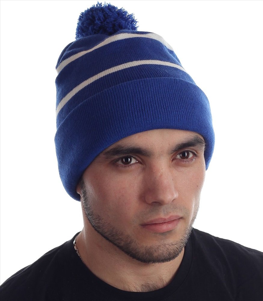 Женская вязаная шапка с бубоном капучино